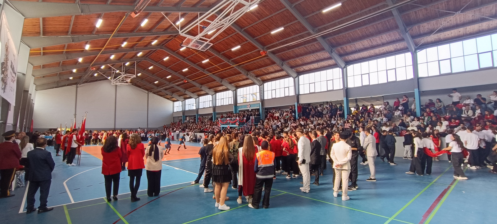 Foça’da Cumhuriyet’in 102’nci yılı, öğrencilerin gösterileri, Jandarma Bandosu’nun konseri ve