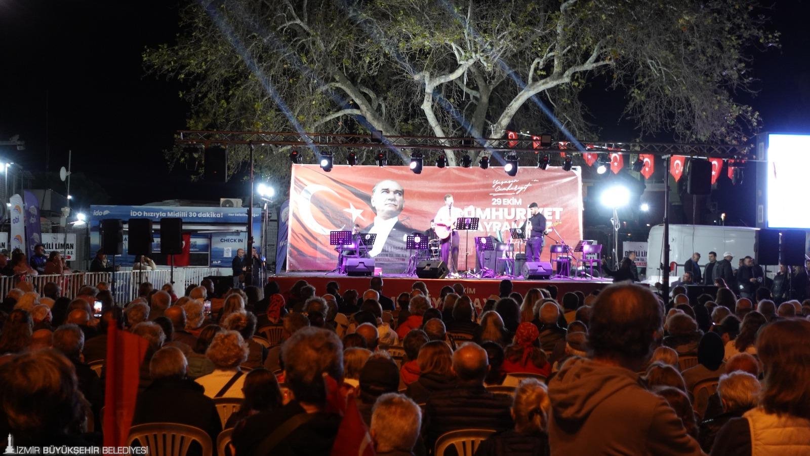 İzmir Büyükşehir’in “Cumhuriyet Her Yerde” etkinlikleri, konserler, yürüyüşler ve çocuk