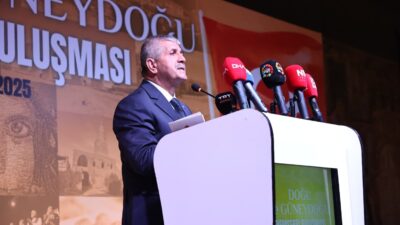 Balçova’da düzenlenen “Doğu ve Güneydoğu Hemşeri Buluşması”nda konuşan MHP İzmir