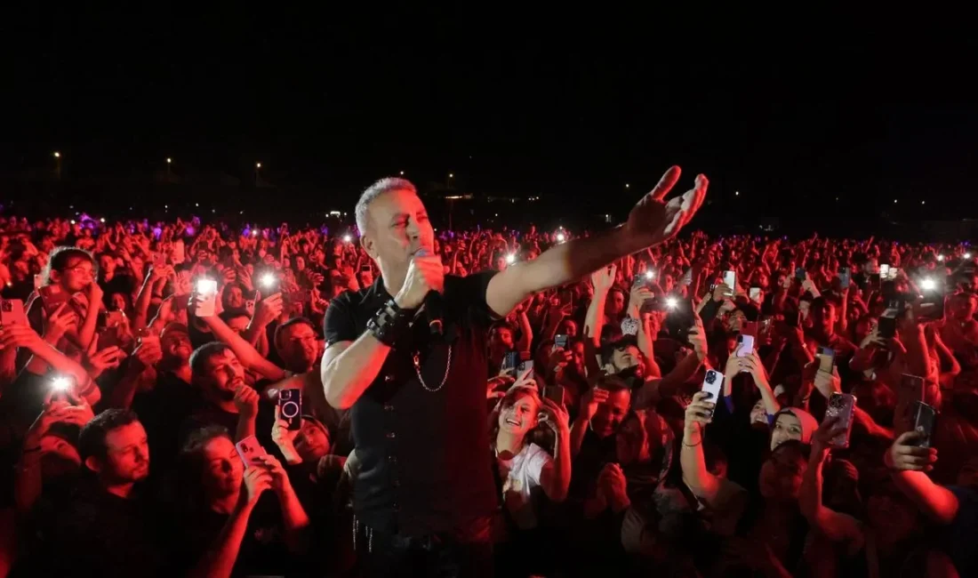 İzmirliler, 29 Ekim Cumhuriyet Bayramı’nda kentte düzenlenecek fener alayı, konserler