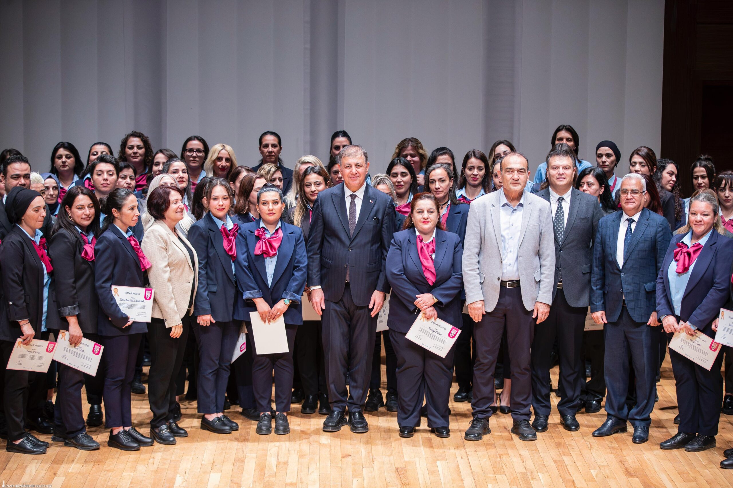 Türkiye’de en çok kadın şoför çalıştıran kamu kurumu olan İzmir