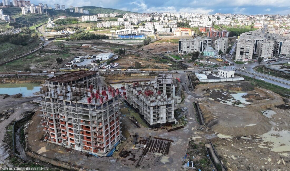 İzmir Büyükşehir Belediyesi’nin yürüttüğü kentsel dönüşüm çalışmalarında kooperatiflerden teslim alınan
