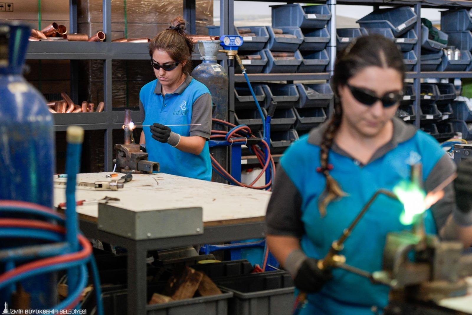 İzmir Büyükşehir Belediyesi Kadın Çalışmaları Şube Müdürlüğü, kadınların kentte karşılaştığı