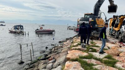 İzmir Büyükşehir Belediyesi, Karşıyaka sahilinde Kıyı ve İmar Kanunu’na aykırı