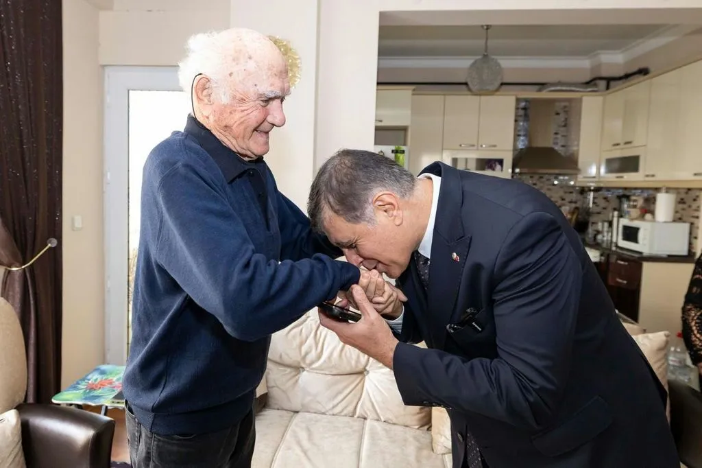 İzmir Büyükşehir Belediye Başkanı Dr. Cemil Tugay, 24 Kasım Öğretmenler