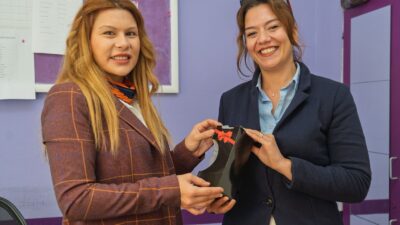 İzmir Büyükşehir Belediyesi 24 Kasım Öğretmenler Günü'nü unutmadı. Kent genelinde