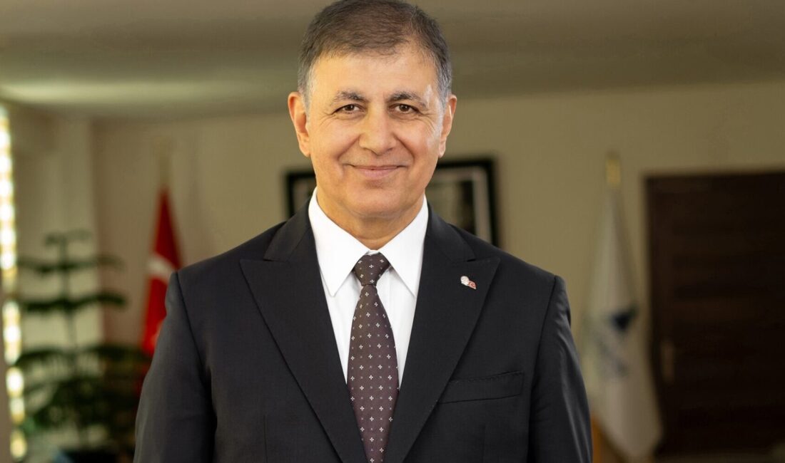 Başkan Tugay: Milletleri kurtaranlar yalnız ve ancak öğretmenlerdir
