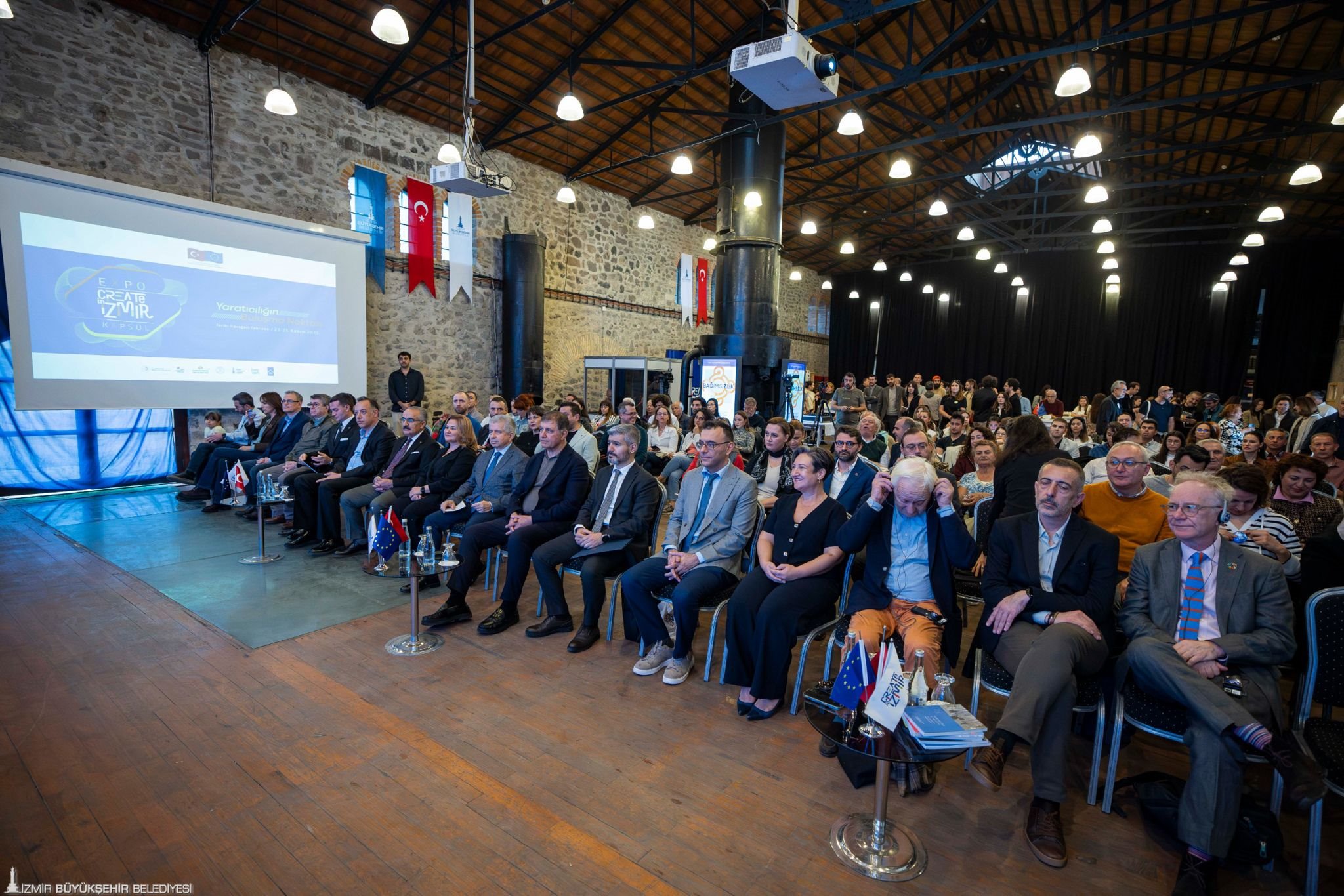 İzmir Büyükşehir Belediye Başkanı ve İzmir Vakfı Yönetim Kurulu Başkanı
