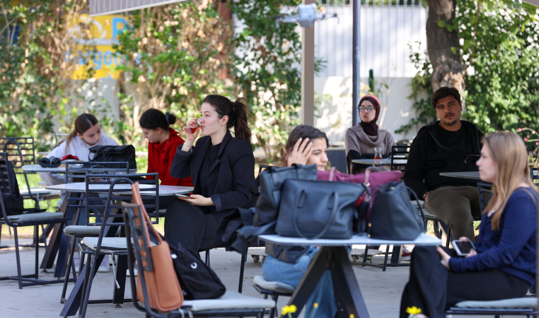 Buca Belediyesi tarafından kitap kafe konseptiyle yıllar sonra yeniden hizmete