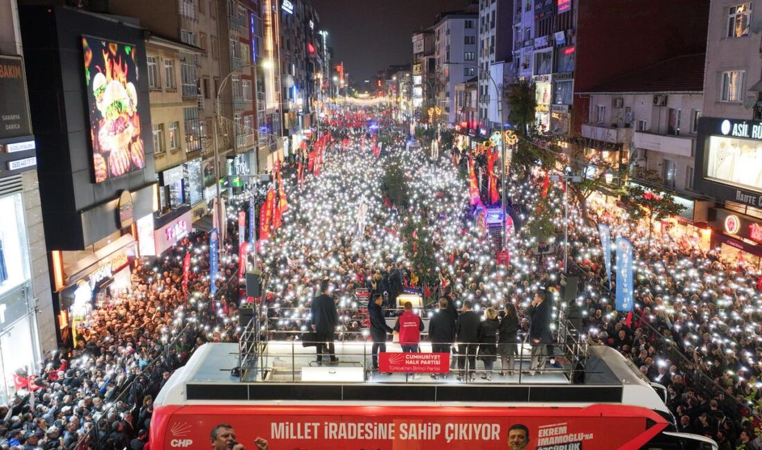 Cumhuriyet Halk Partisi (CHP) Genel Başkanı Özgür Özel, Ümraniye'de gerçekleşen