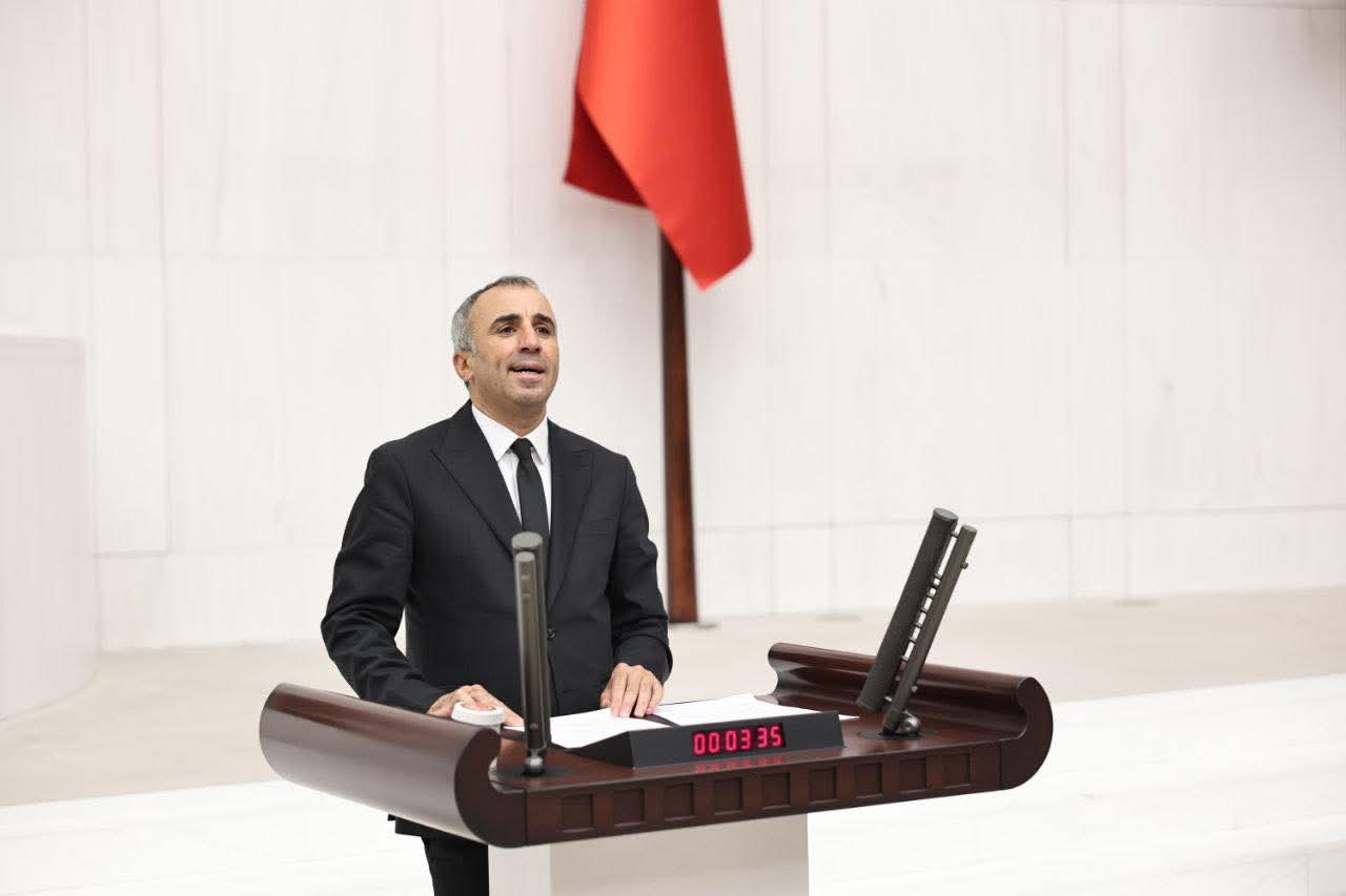 DEM Parti İstanbul Milletvekili Celal Fırat İstanbul’da barınma sorunu yaşayan