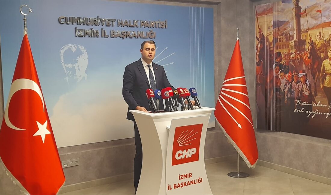 Cumhuriyet Halk Partisi İzmir İl Başkanı Çağatay Güç İl merkezinde