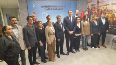 Cumhuriyet Halk Partisi İzmir İl Başkanı Çağatay Güç basın mensuplarıyla