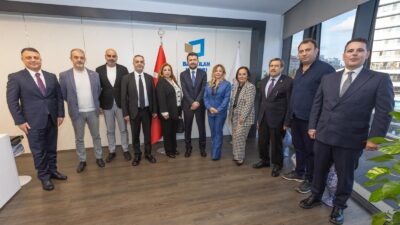 İzmir Gazeteciler Cemiyeti Başkanı Dilek Gappi; İzmir’de kurumdan resmi ilan