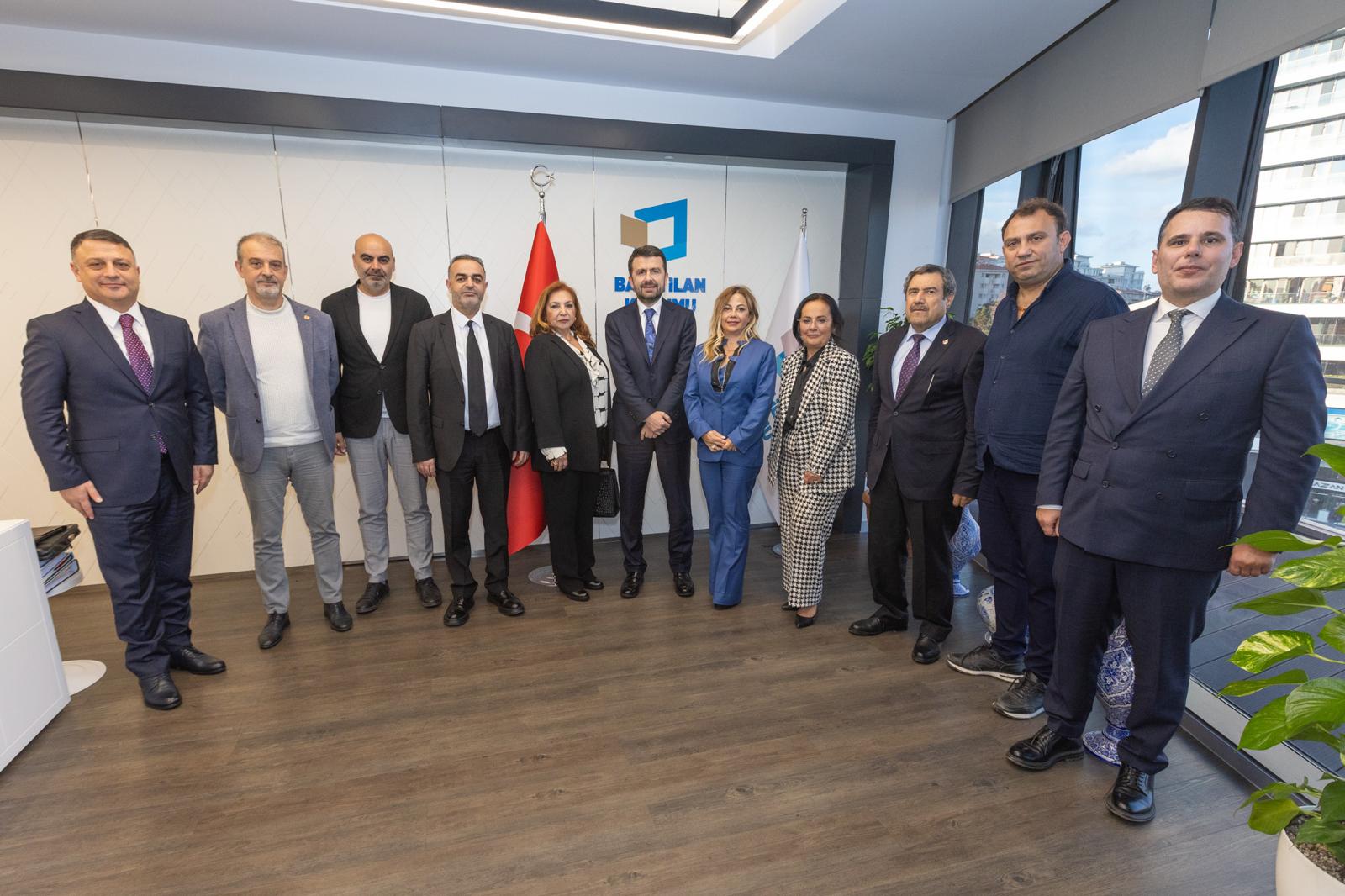 İzmir Gazeteciler Cemiyeti Başkanı Dilek Gappi; İzmir’de kurumdan resmi ilan