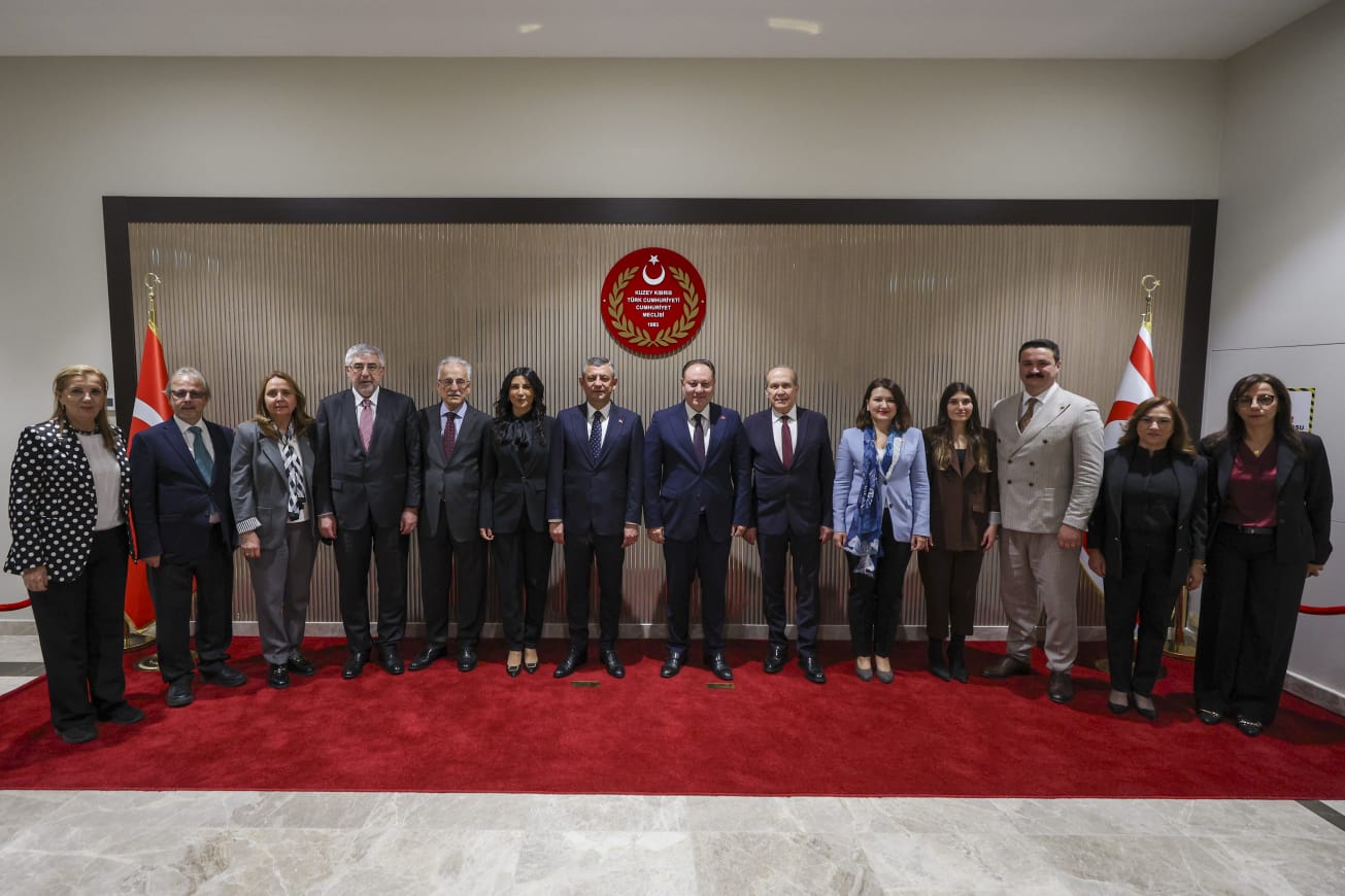 Cumhuriyet Halk Partisi Genel Başkanı Özgür Özel, kuruluşunun 42.yılı dolayısıyla