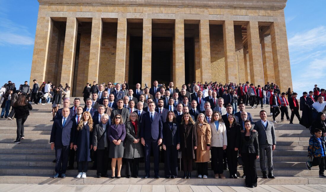 İzmir İl Başkanı Çağatay Güç İl yönetimi, ilçe ve belediye