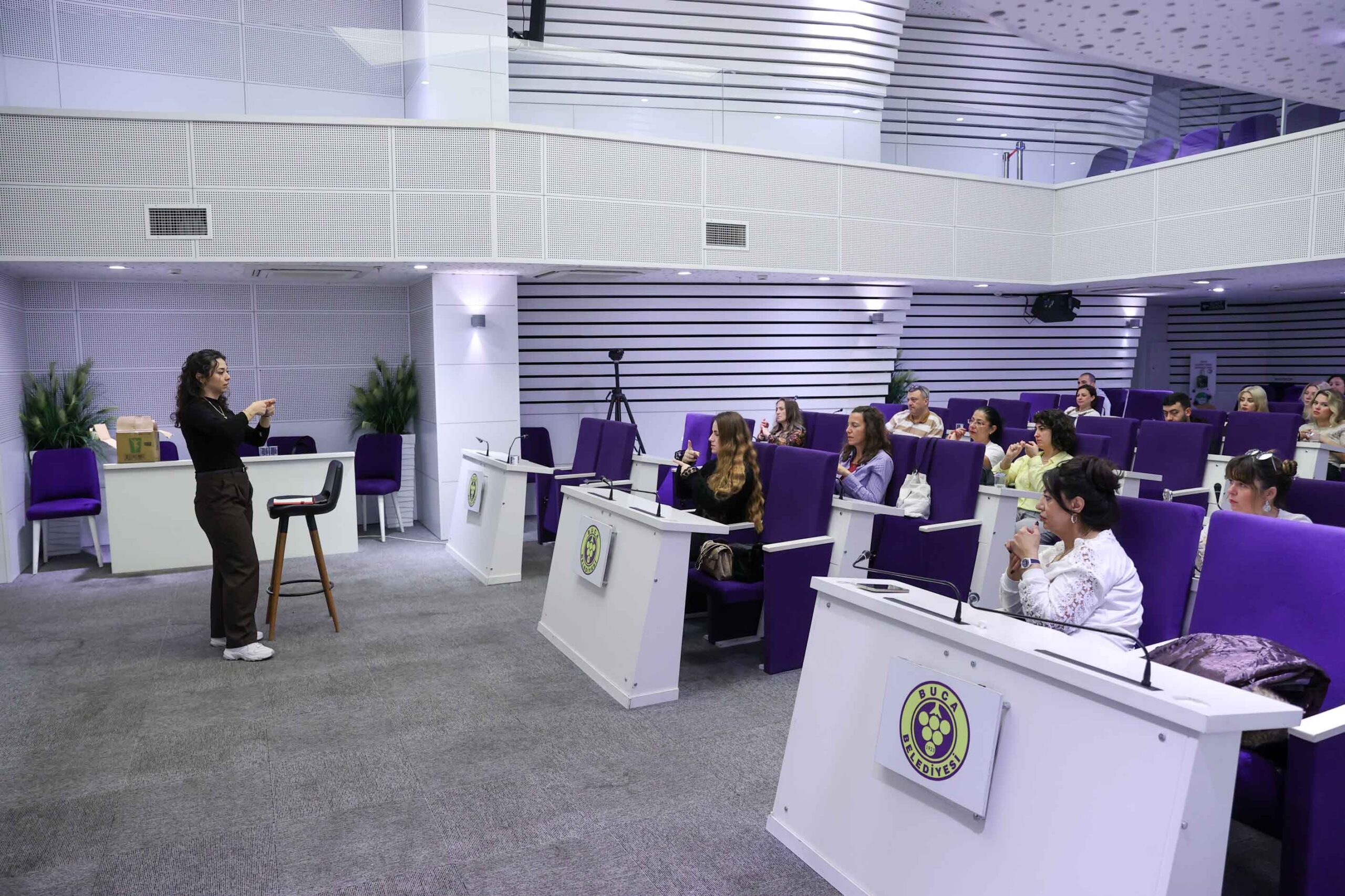 Buca Belediyesi, işitme engelli vatandaşlara daha etkin ve kesintisiz hizmet