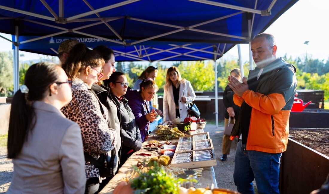 İzmir Büyükşehir Belediyesi’nin “Parkta Etkinlik Var” projesi kapsamında düzenlediği “Tohumdan