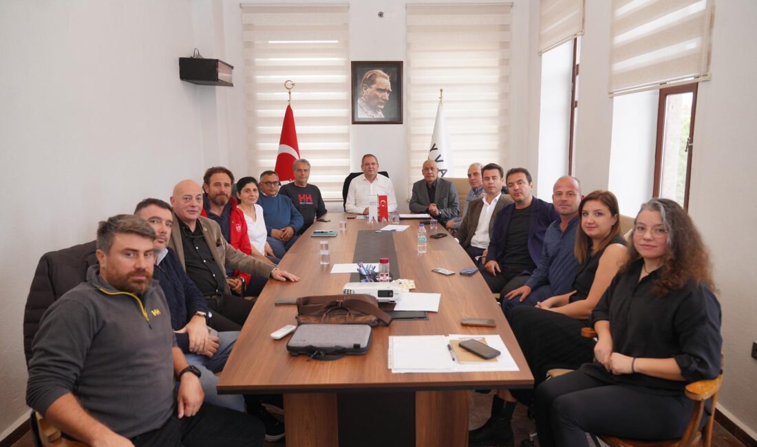 Ayvalık Belediye Başkanı Mesut Ergin, Ayvalık’ta faaliyet gösteren su sporları