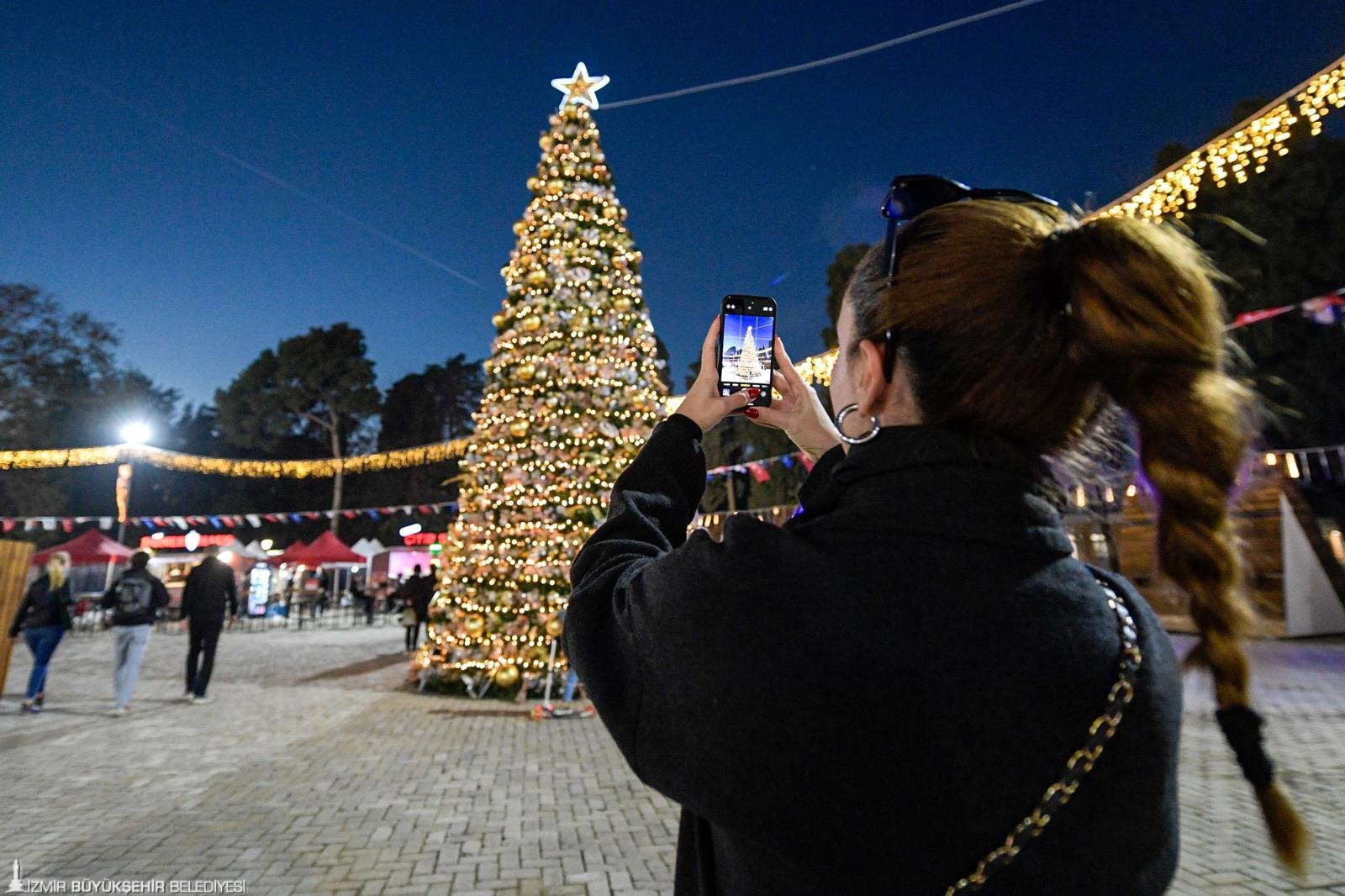 İzmir Büyükşehir Belediyesi tarafından ikinci kez düzenlenen Yeni Yıl Festivali