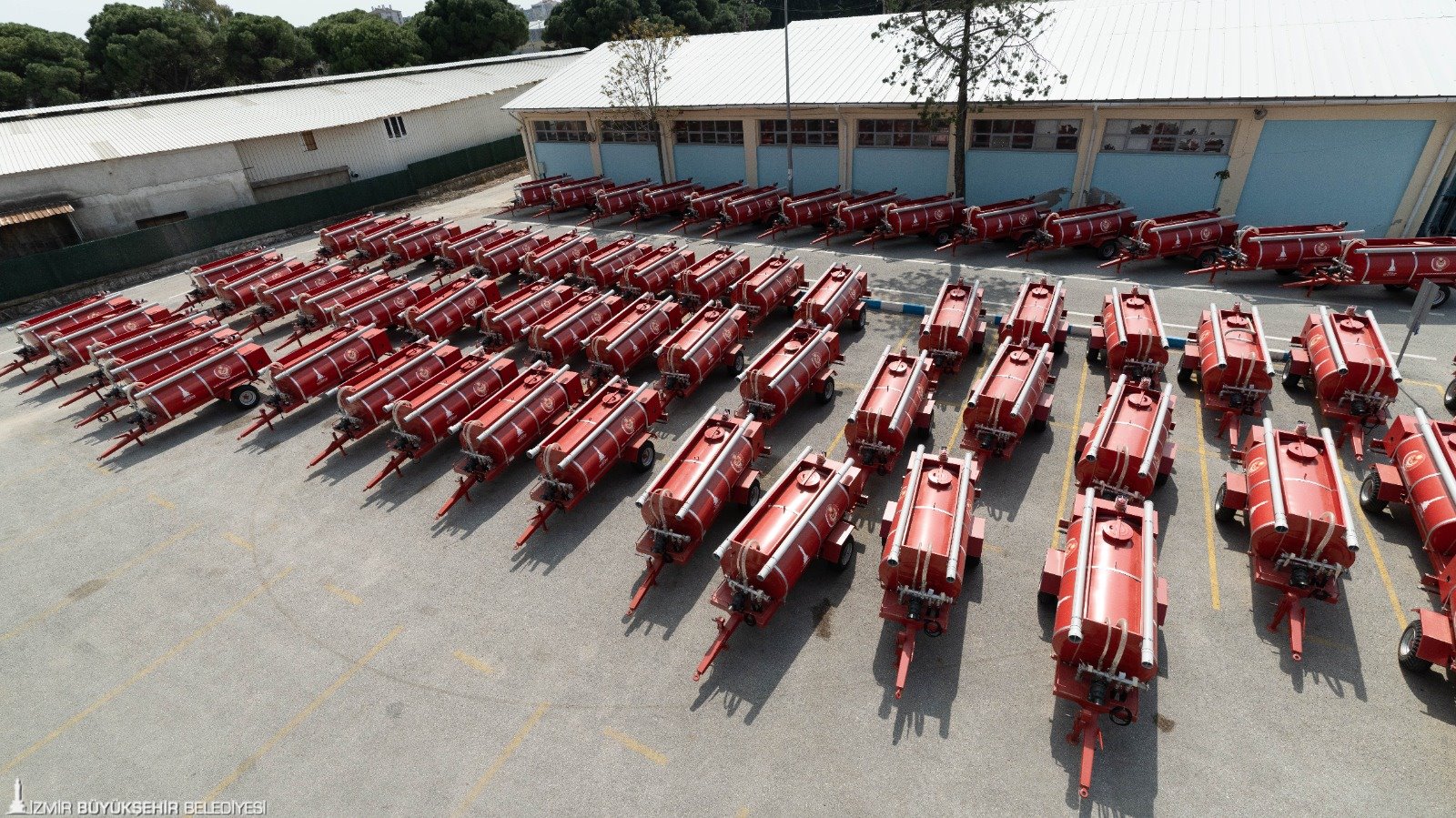 İzmir Büyükşehir Belediyesi’nin yangın riski yüksek bölgelerde bulunan muhtarlıklara dağıttığı