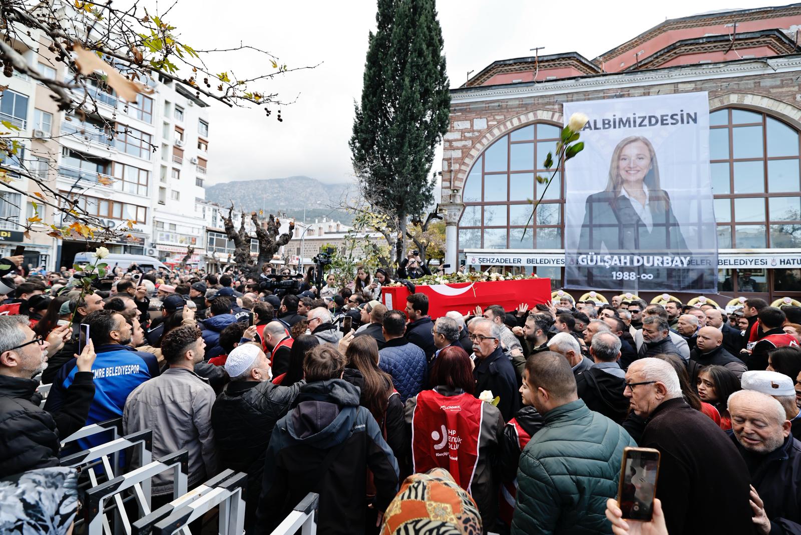 HABER/Sait TEMUR Şehzadeler Belediye Başkanı Gülşah Durbay, Manisa Cumhuriyet Meydanı’nda