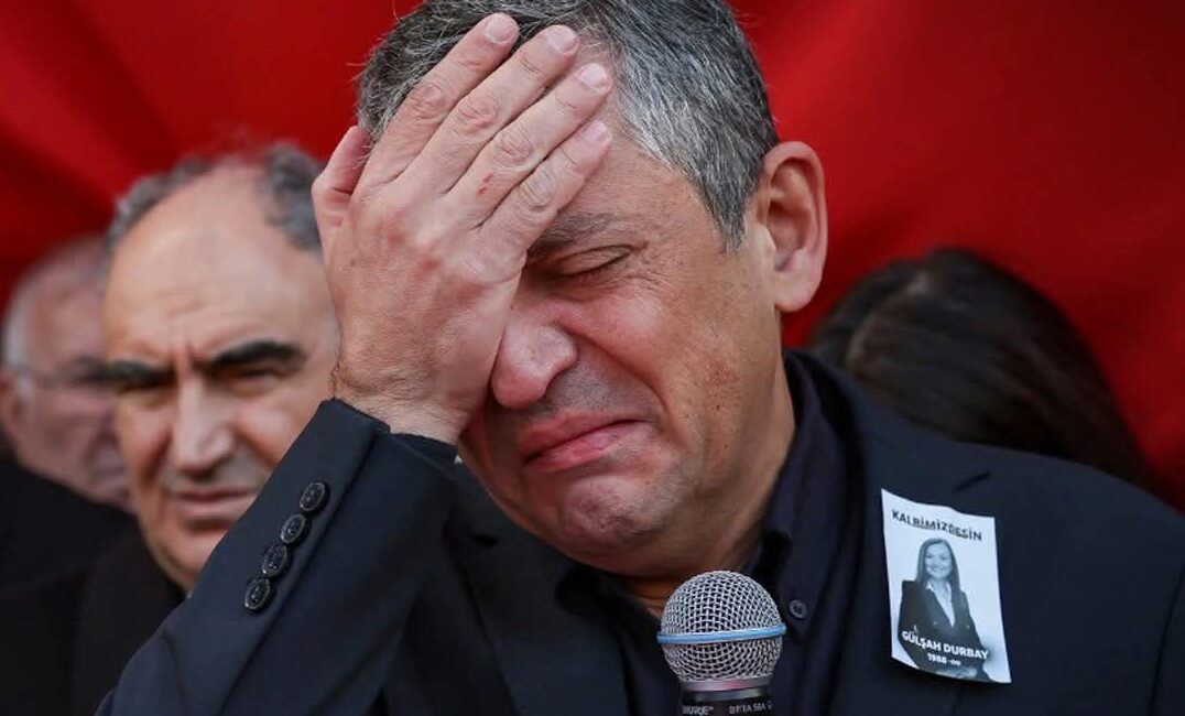 Önceki dönem İzmir Gazeteciler Cemiyeti Başkanı ve önceki dönem İzmir