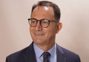 CHP İzmir siyasetinde çalışkanlığı ile tanınan iş insanı Gürbüz Bal