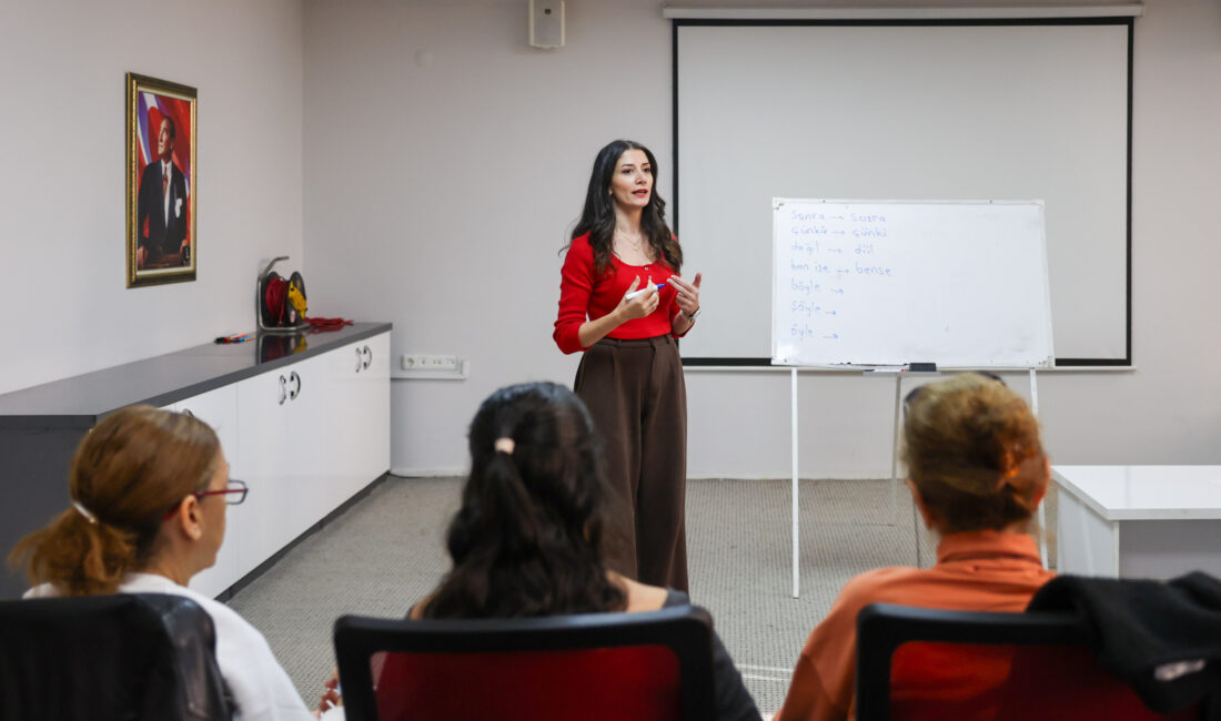 Buca Belediyesi, meslek edindirmeye yönelik eğitimlerine bir yenisini daha ekleyerek