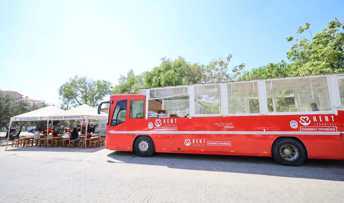 Efes Selçuk Belediyesi’nin kentte eğitim gören öğrencilere destek olmak amacıyla