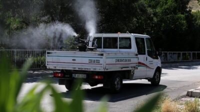 Karşıyaka Belediyesi, kent genelinde kış dönemine özel ilaçlama çalışmalarını başlattı.