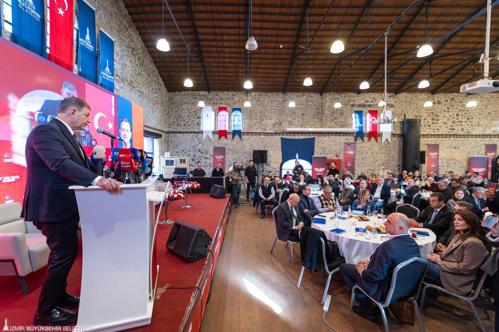 İzmir Büyükşehir Belediye Başkanı Dr. Cemil Tugay, 10 Ocak Çalışan