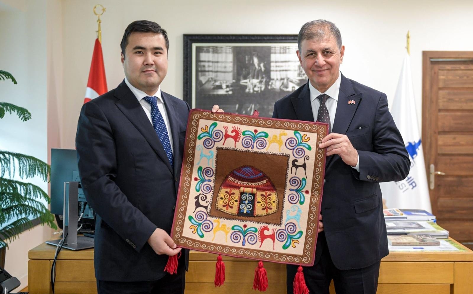 HABER/Sait TEMUR Kırgız Cumhuriyeti İstanbul Başkonsolosu Chyngyz Toktobekoviç, İzmir Büyükşehir