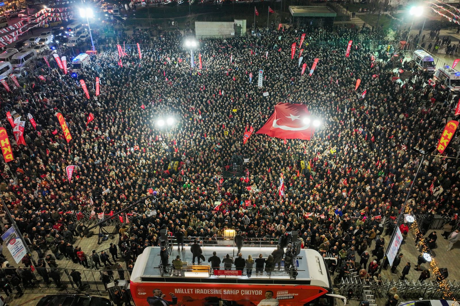 Cumhuriyet Halk Partisi Genel Başkanı Özgür Özel, İstanbul’un Bağcılar ilçesinde