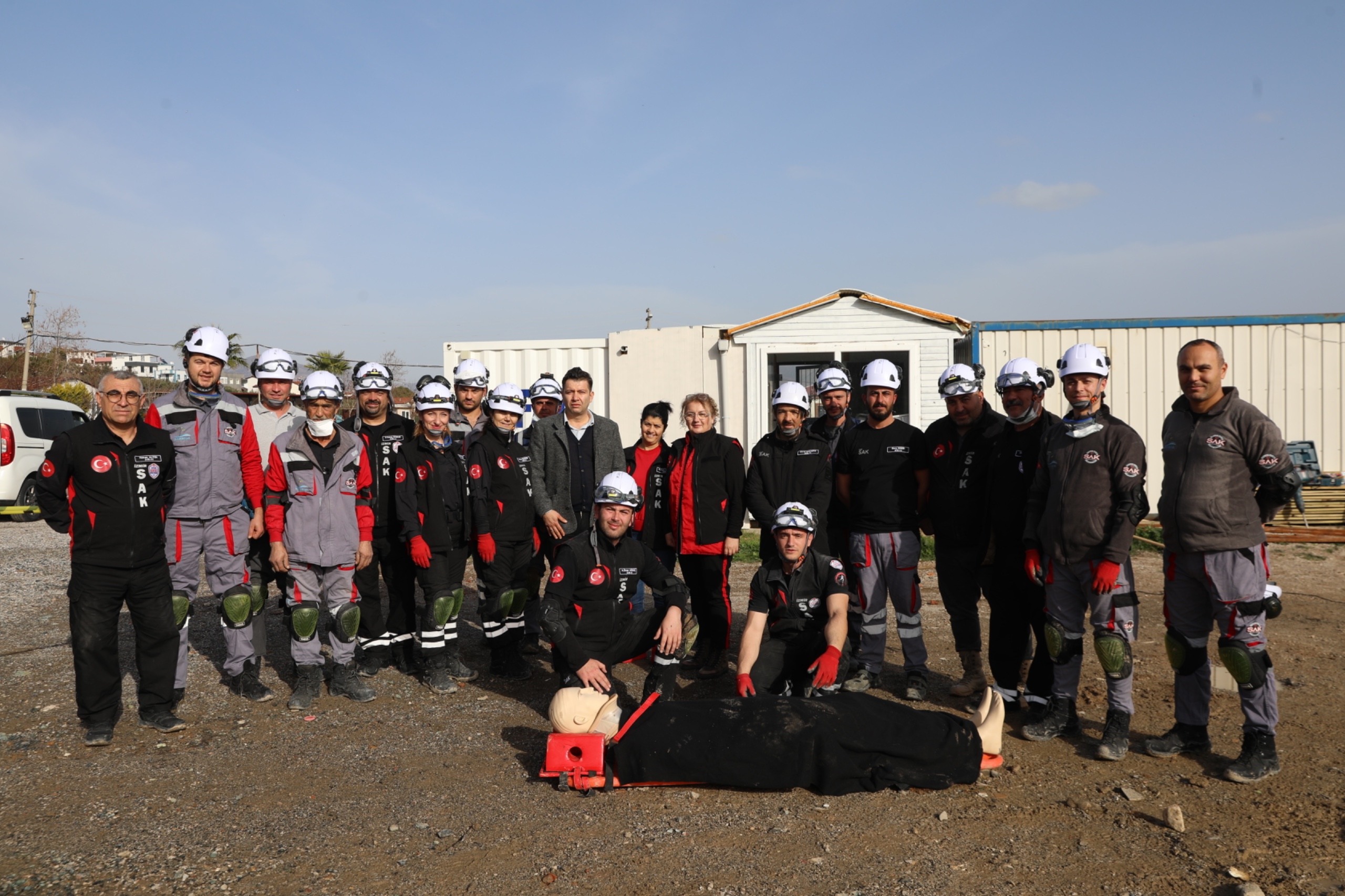 Seferihisar Belediyesi bünyesinde faaliyet gösteren Seferihisar Arama Kurtarma (SAK) Ekibi,