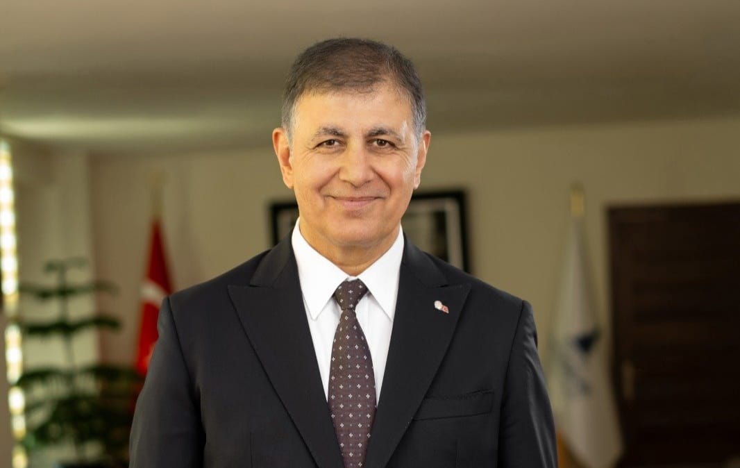İzmir Büyükşehir Belediye Başkanı Dr. Cemil Tugay, 2026 yılına girerken