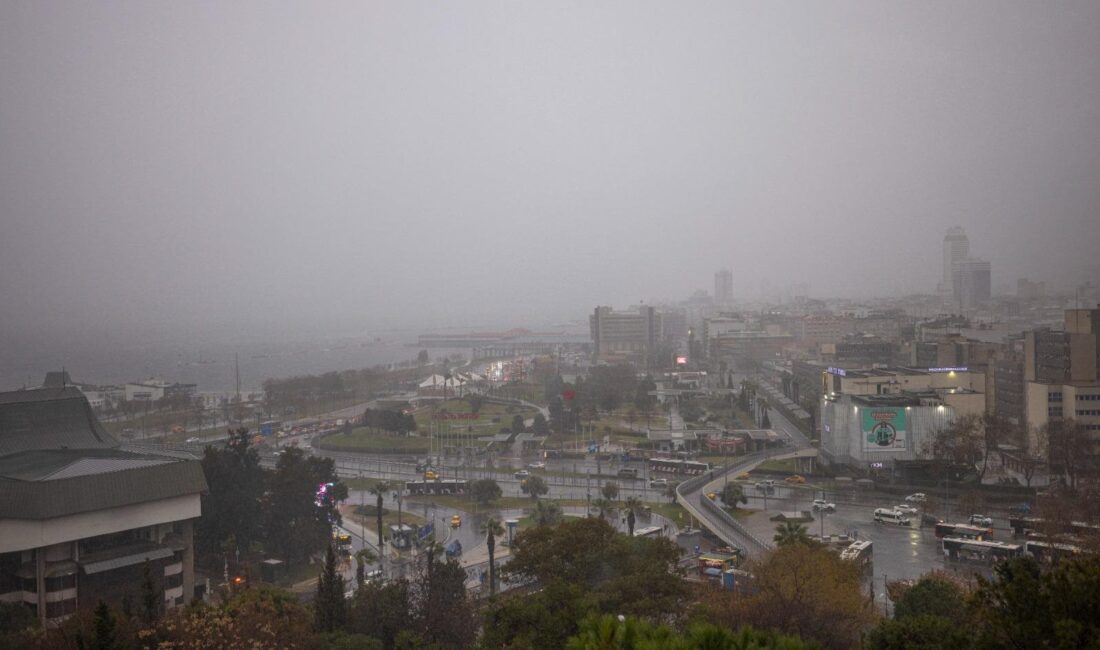 İzmir Büyükşehir Belediyesi, kent genelinde etkili olan kuvvetli yağış, sel