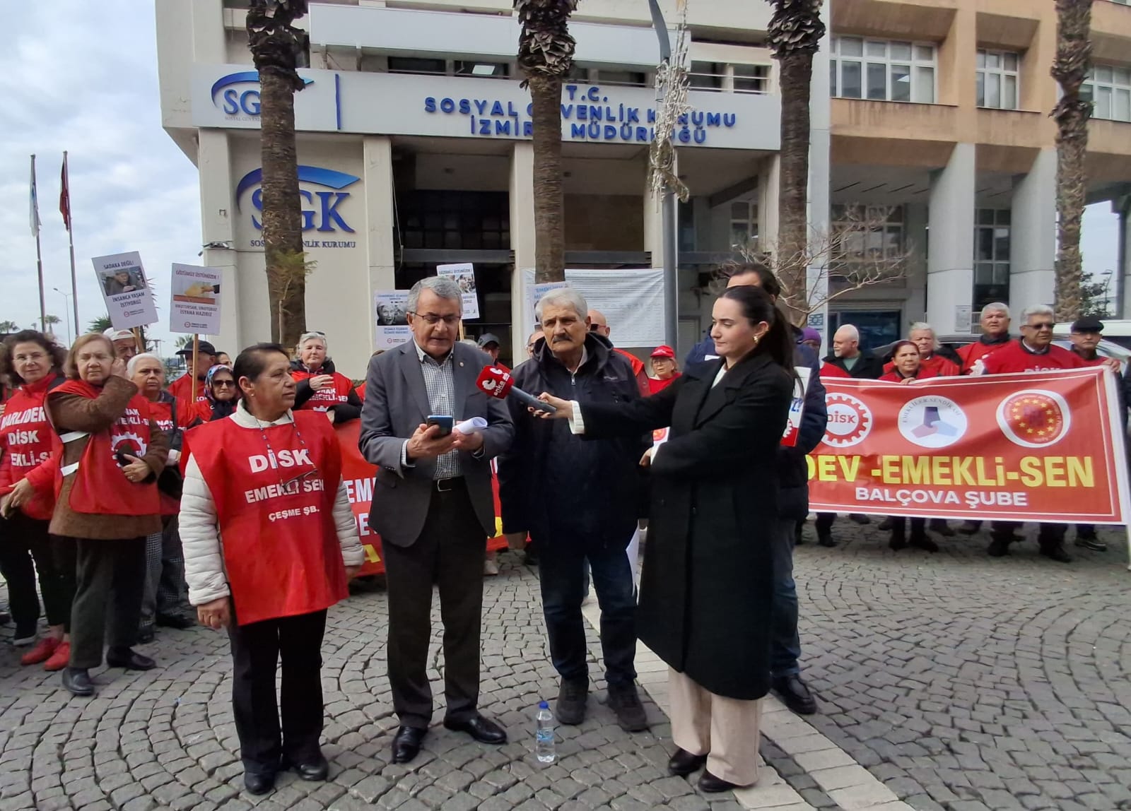 HABER/Sait TEMUR Yıllarca bu ülkenin tuğlasına harç koyan emeklilerin isyanları