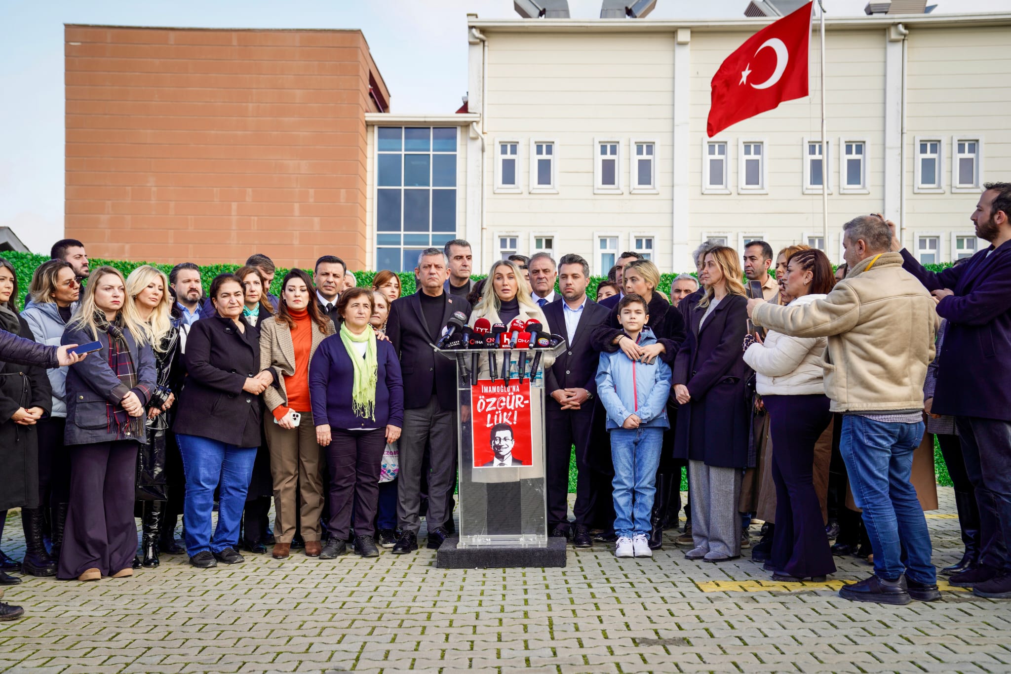 Cumhuriyet Halk Partisi Genel Başkanı Özgür Özel, Silivri’de, Aile Dayanışma