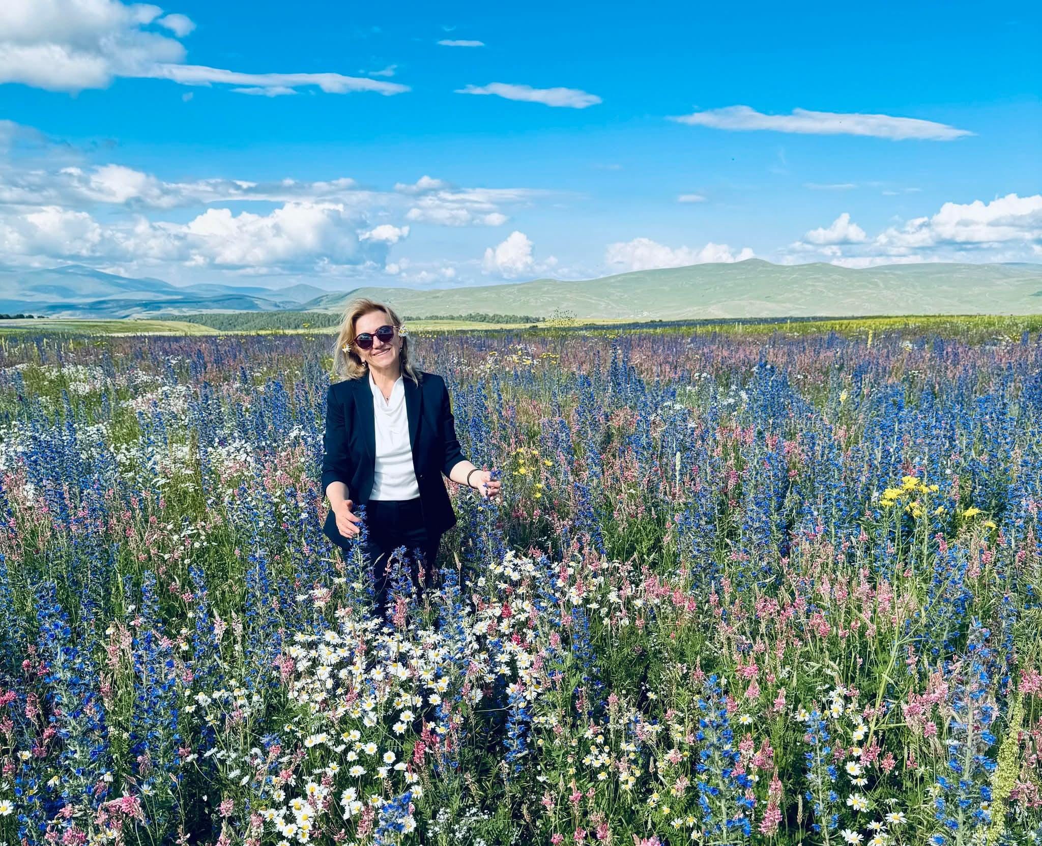 HABER/Sait TEMUR Ahmet Demirbaş Avukat Müzeyyen Çiftçi’yi yazdı. Göçün Karşısında