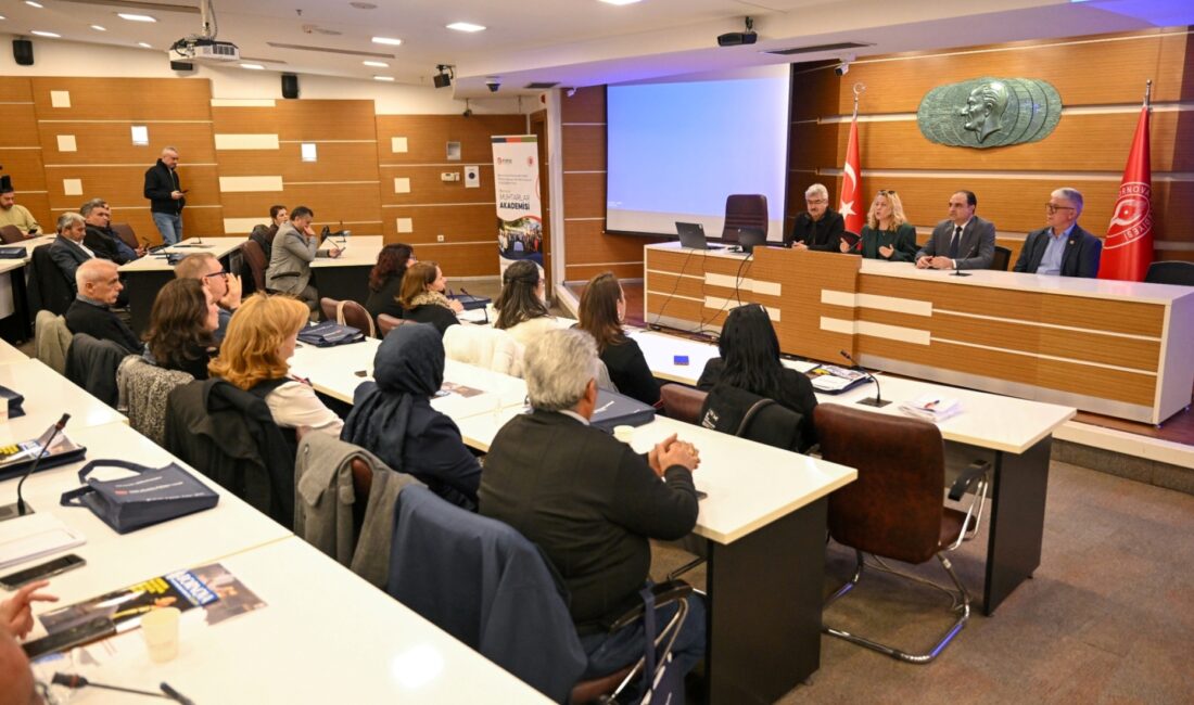 Muhtarlara akademik destek devam ediyor.