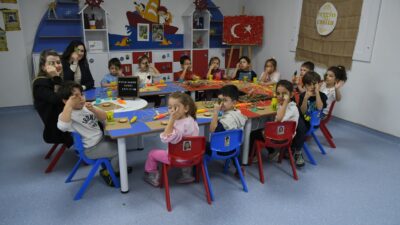 Sosyal belediyecilik anlayışıyla kentin her kesimine dokunan hizmetlerini aralıksız sürdüren