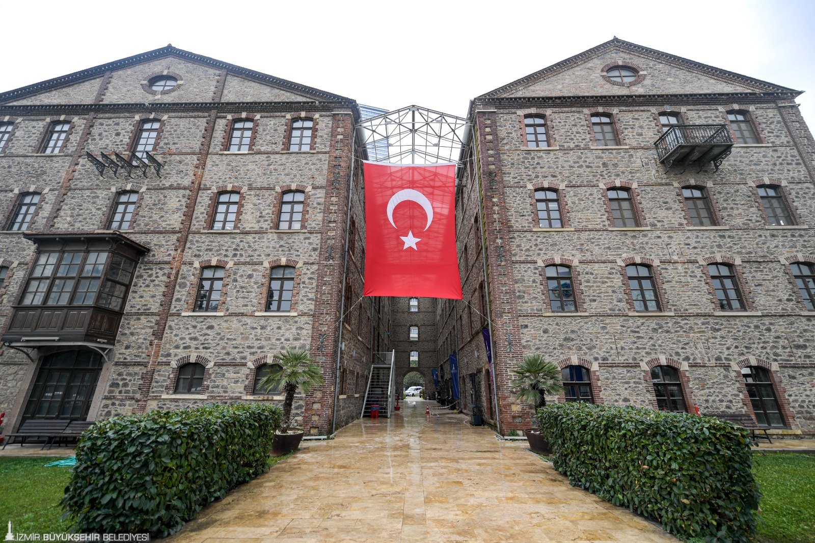 HABER/Sait TEMURİzmir Büyükşehir Belediyesi mülkiyetindeki bazı taşınmazlara, Vakıflar Genel Müdürlüğü