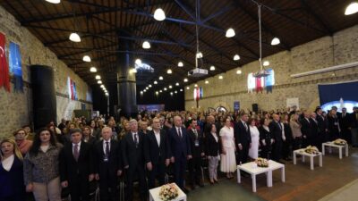 HABER/Sait TEMURİzmir’de 8 Mart Dünya Kadınlar Günü kapsamında düzenlenen “Cesaretin