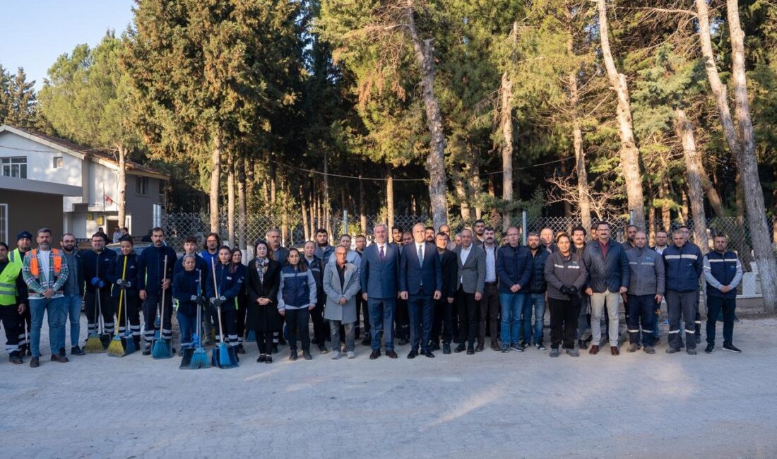 HABER/Sait TEMURİzmir Büyükşehir Belediyesi, Ramazan Bayramı öncesinde kent genelindeki mezarlıklarda