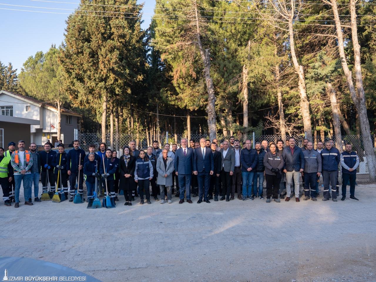 HABER/Sait TEMURİzmir Büyükşehir Belediyesi, Ramazan Bayramı öncesinde kent genelindeki mezarlıklarda