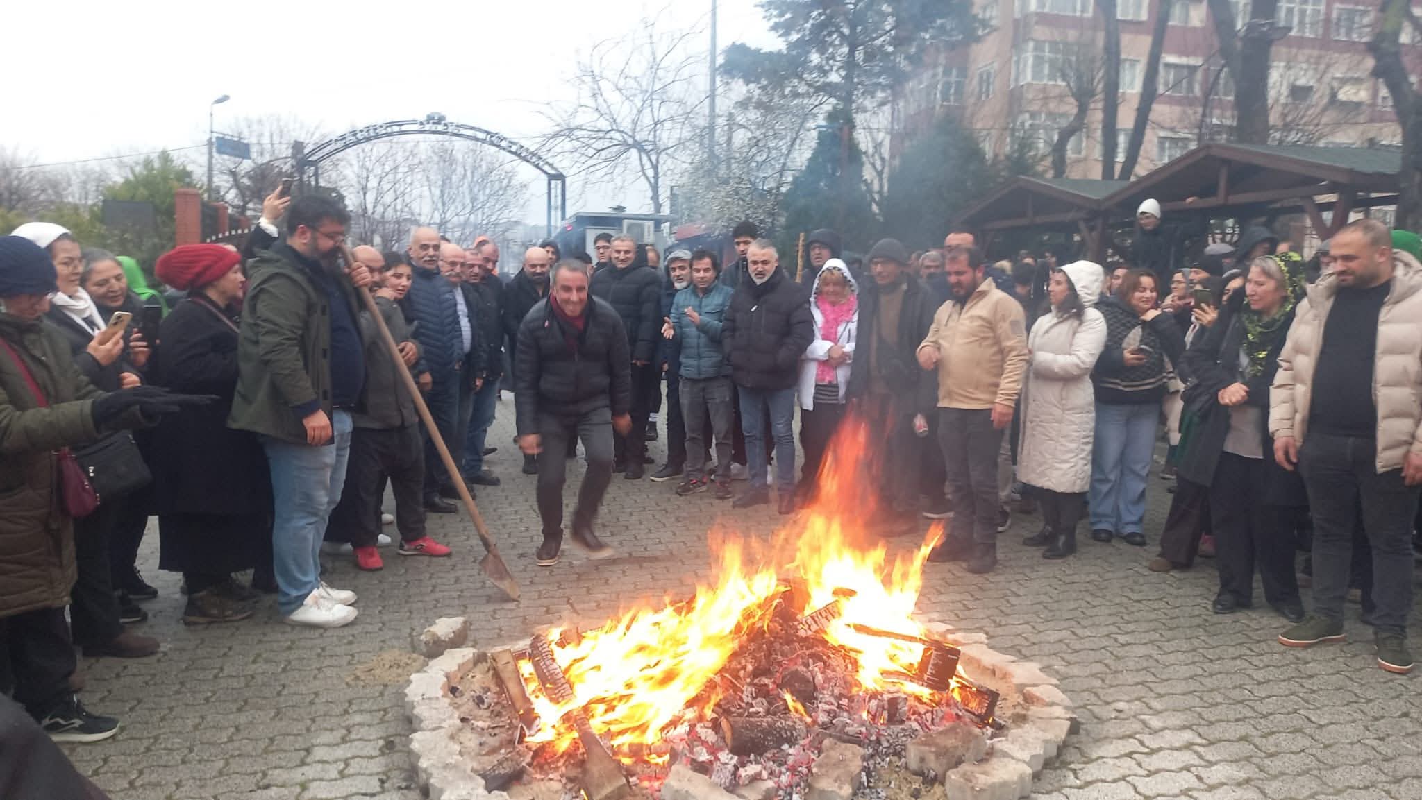 HABER/Sait TEMURDEM Parti İstanbul Milletvekili Celal Fırat İstanbul Küçükçekmece’de bulunan