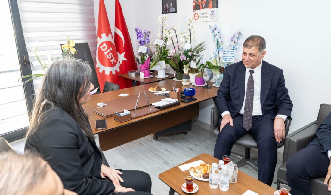 HABER/Sait TEMURİzmir Büyükşehir Belediye Başkanı Dr. Cemil Tugay, DİSK Ege