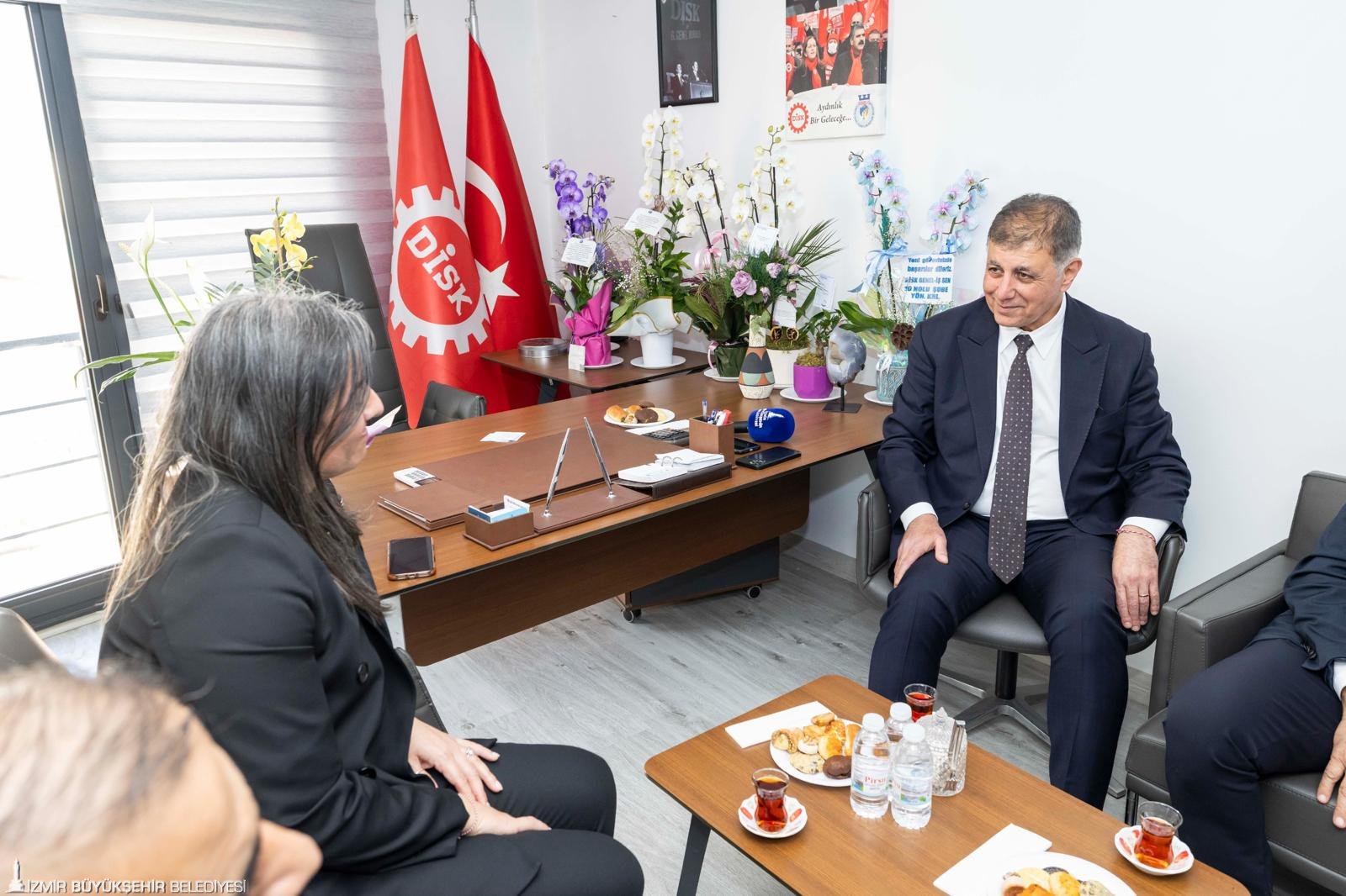 HABER/Sait TEMURİzmir Büyükşehir Belediye Başkanı Dr. Cemil Tugay, DİSK Ege
